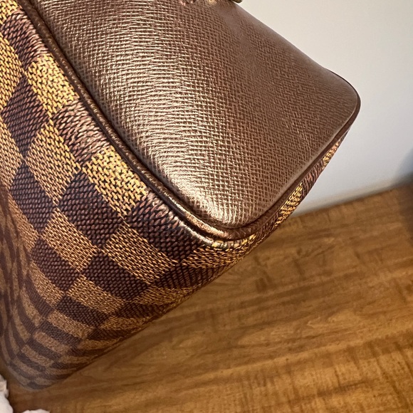 Authentic Louis Vuitton Damier Ebene Brera handbag - Picture 5 of 10